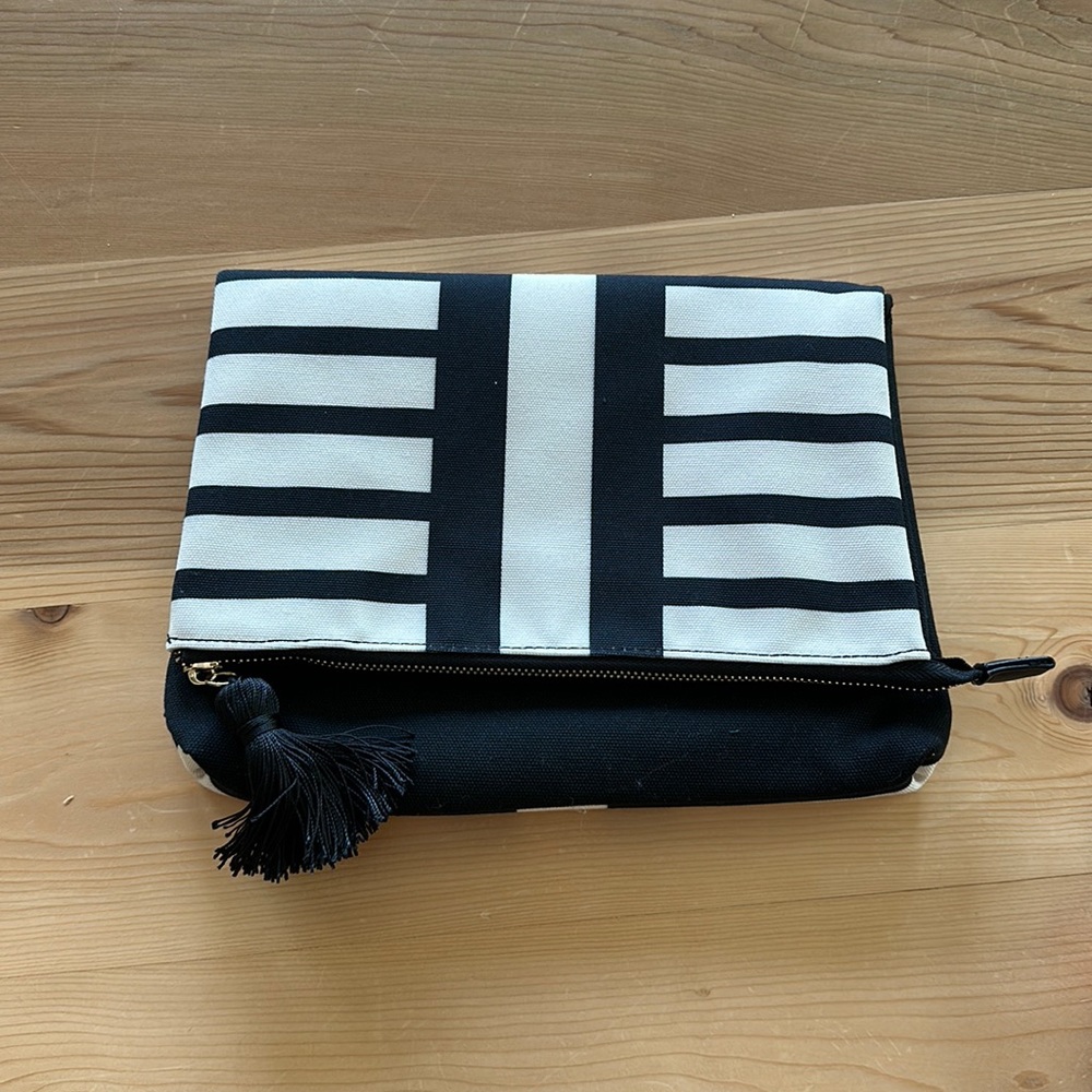 Summer & Rose black & cream clutch.